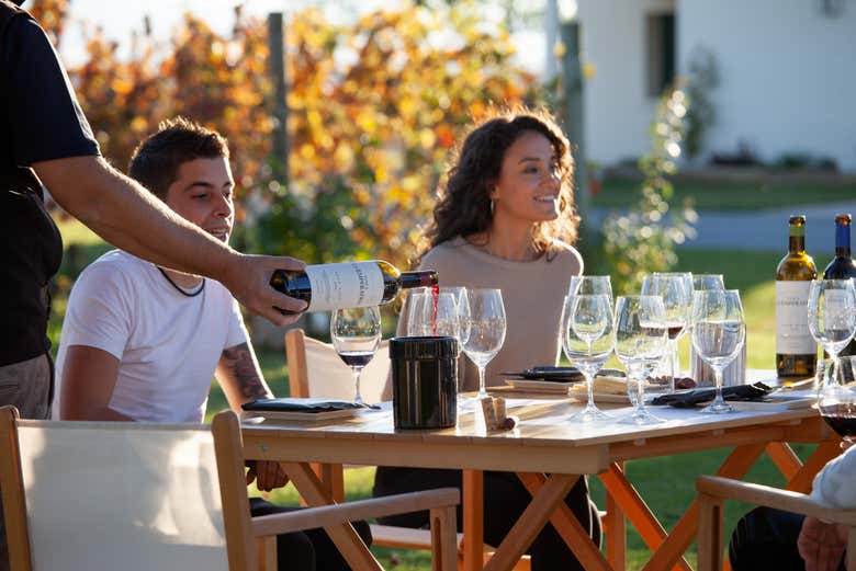 Probando los vinos de la Finca La Emperatriz