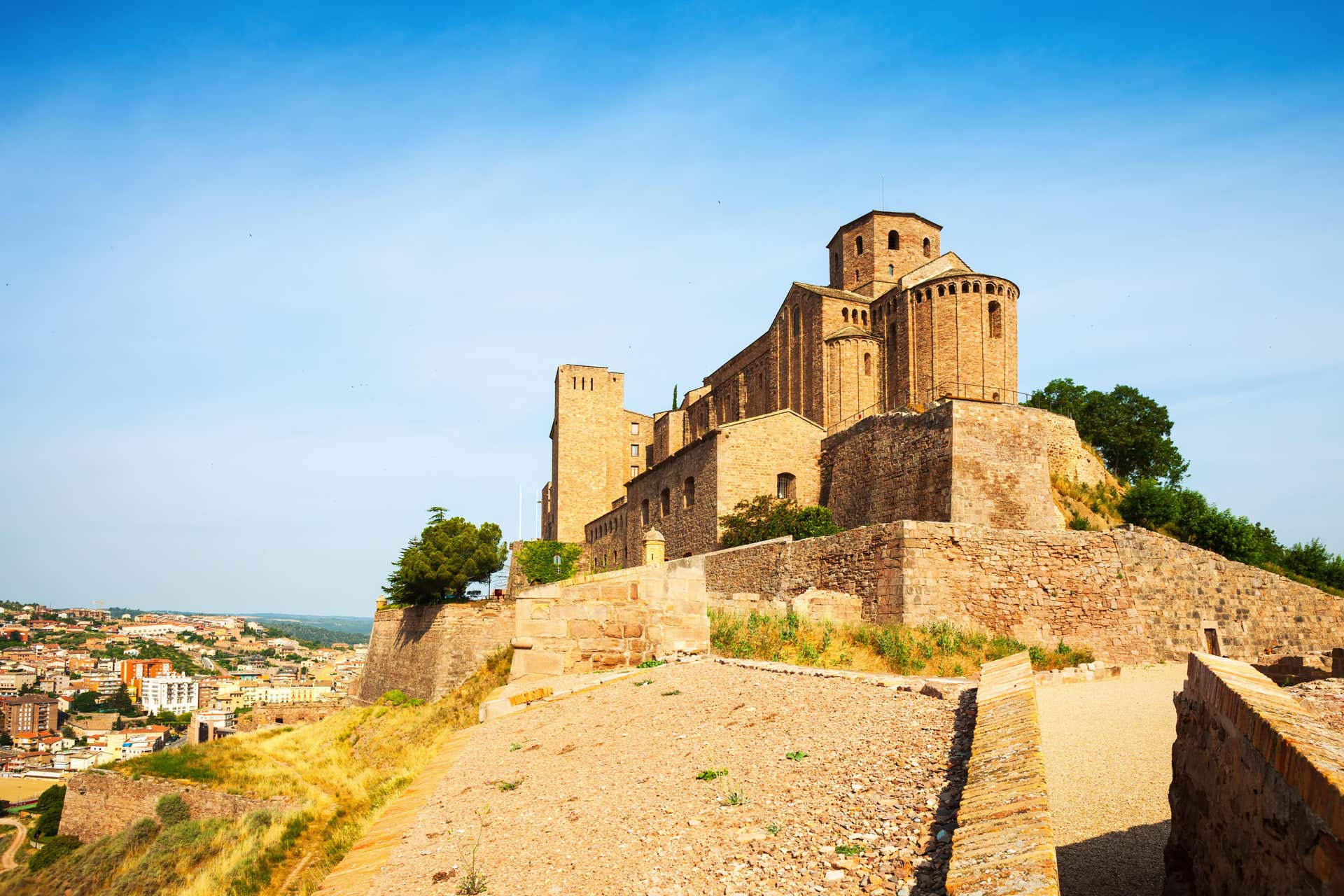 Excursión a Cardona, Montaña de Sal y Montserrat
