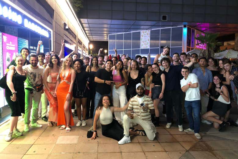 This is the Largest Pub Crawl in Barcelona!