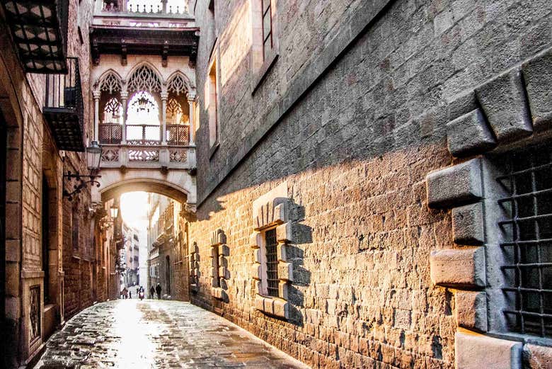 Parcourez la carrer del Bisbe