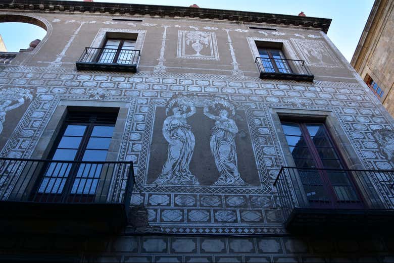 Une façade décorée du quartier gothique