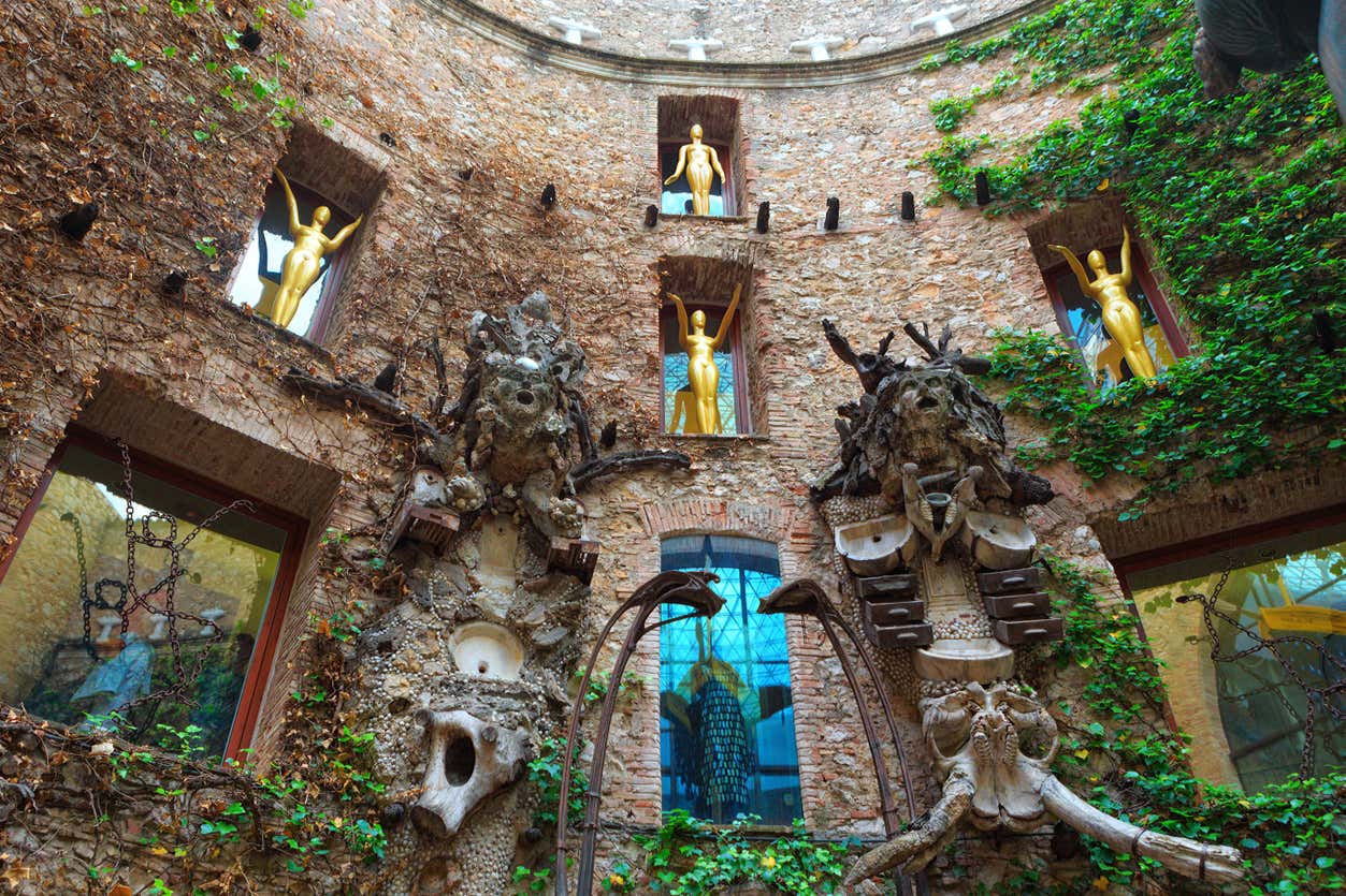 Patio del Museo Dalí en Figueras
