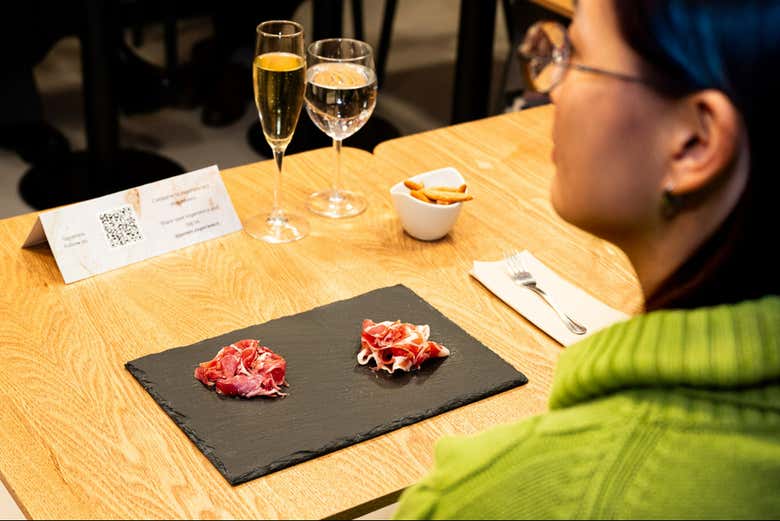 Desfrutando da degustação ibérica de 30 minutos