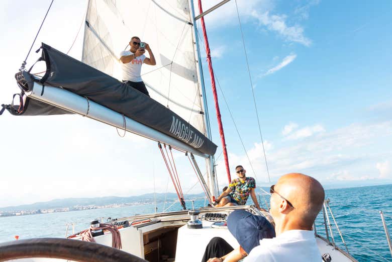 Disfrutando del paseo en velero