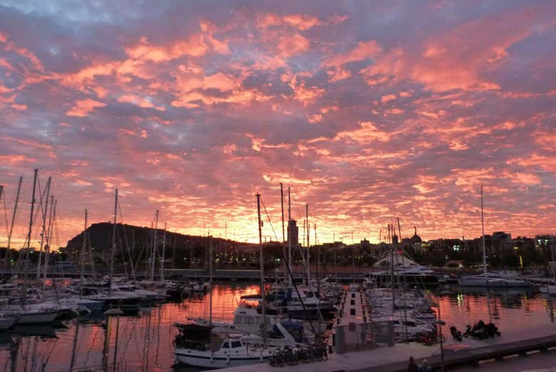 Vistas del atardecer de Port Vell desde la terraza
