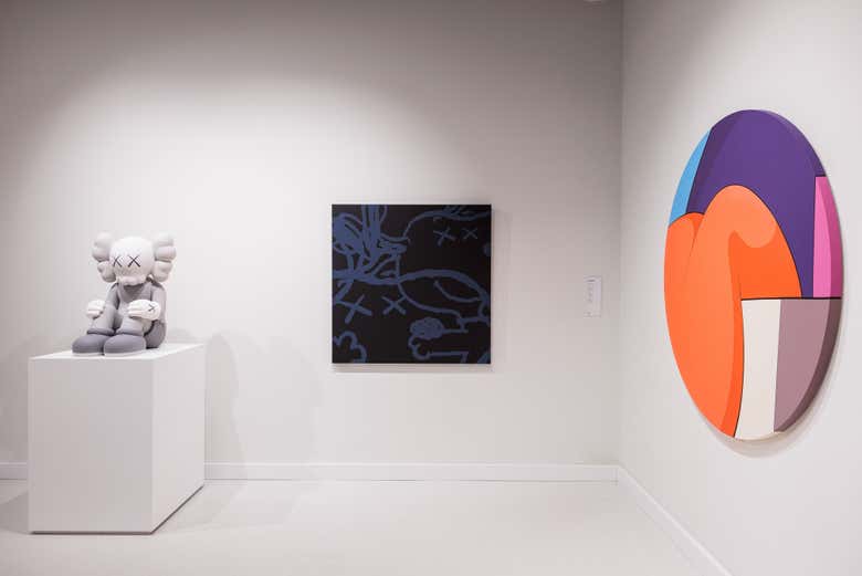 Kaws, opera al museo Moco di Barcellona