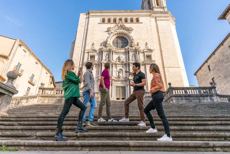 Nos degraus da Catedral de Girona