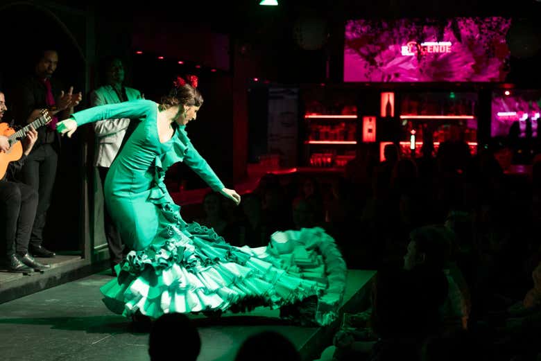 Admire a flamenco show