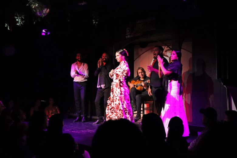 Una de las artistas de El Duende