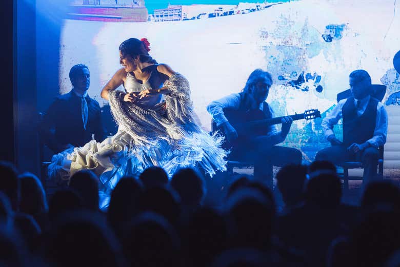 Bailaora con mantón