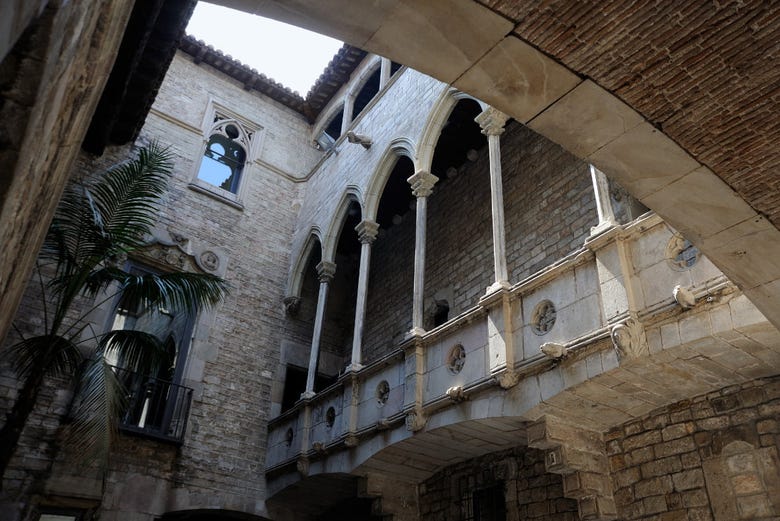 Arquitetura medieval da rua Montcada de Barcelona