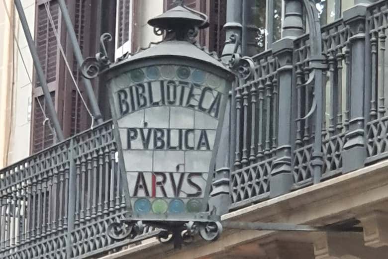 La Biblioteca pubblica Arús, centro massonico di Barcellona