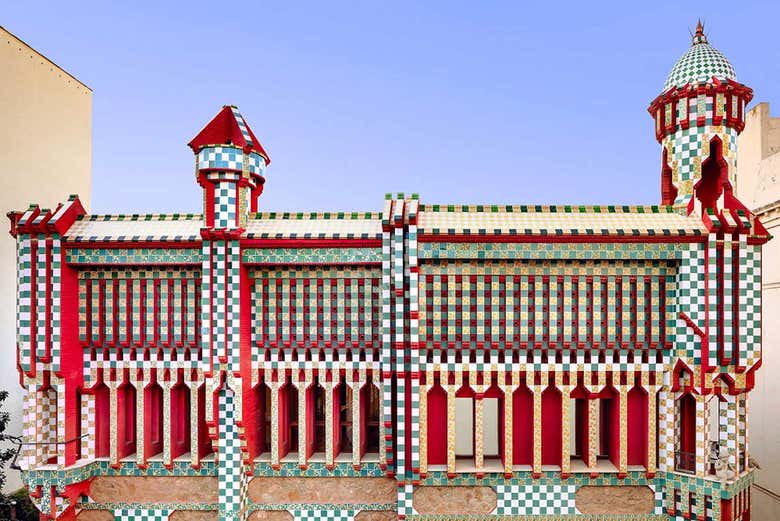 Façade avec motifs géométriques de la Casa Vicens