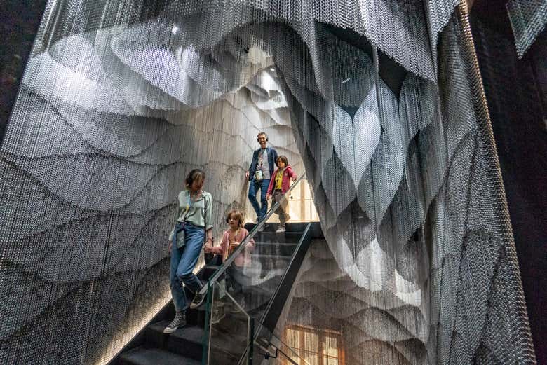 Entrando a una de las salas de la Casa Batlló