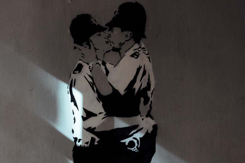 Grafite de 'Kissing Coppers'