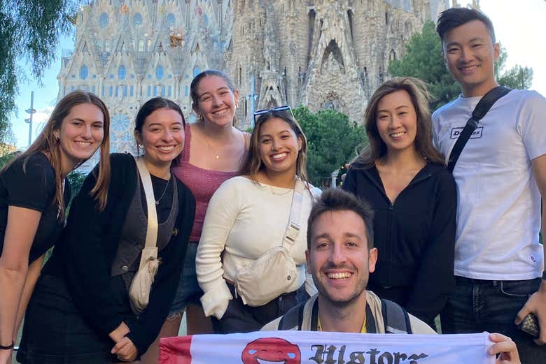 Groupe de jeunes lors du free tour de la Sagrada Família
