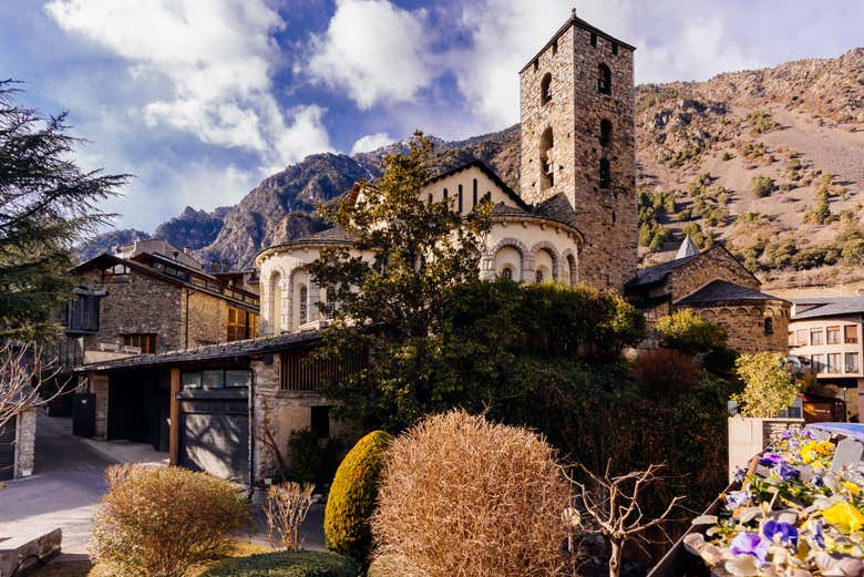 Pass by the San Esteve church