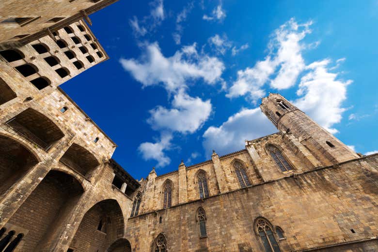 La iglesia de Santa Águeda, en la plaza del Rey