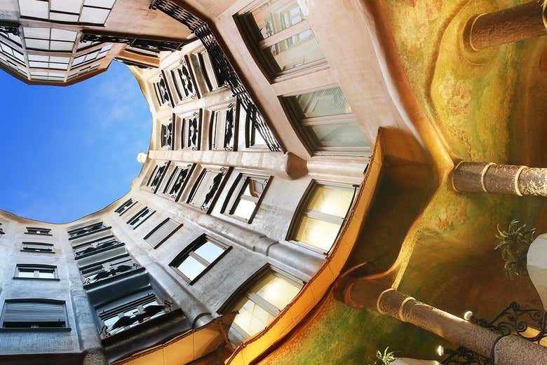 Entrada a La Pedrera de Barcelona sin colas - Civitatis.com