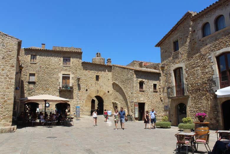 Fall in love with the town of Pals