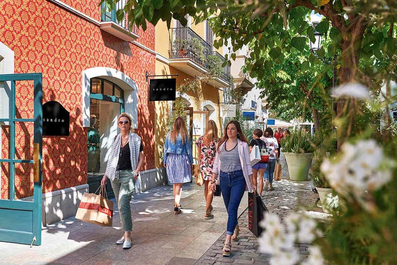 La Roca Village Shopping Day Trip from Barcelona 