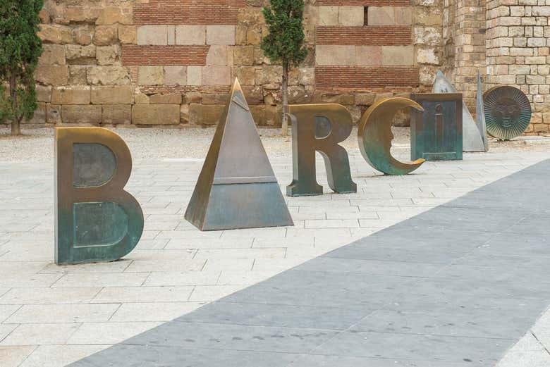 Les murs de l'ancienne ville romaine de Barcino