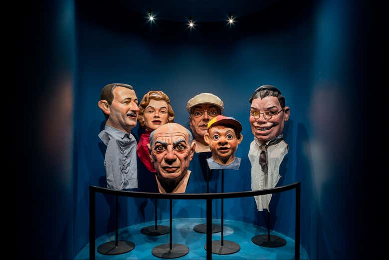 Look at the puppets!