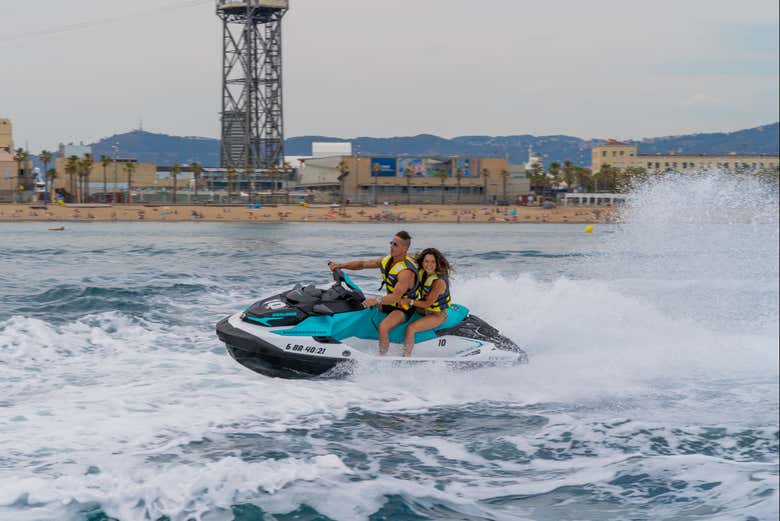 Disfrutando en las motos de agua