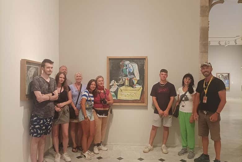 Écoutez les explications du guide sur les oeuvres du musée