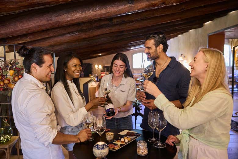 Saboreando os vinhos locais premiados e a cava