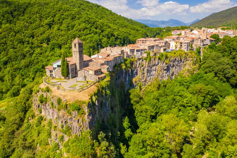 Imagem típica de cartão-postal de Castellfollit de la Roca