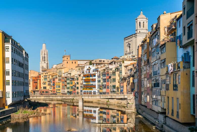 Casas de colores del río Onyar en Gerona