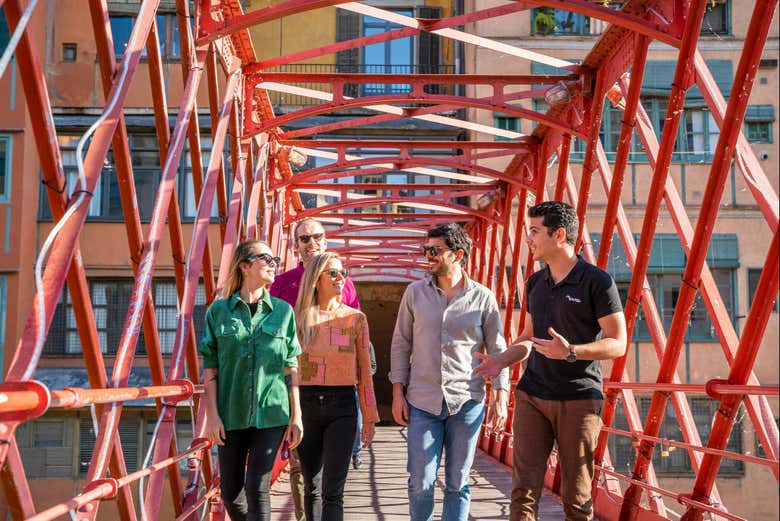 Paseando por el Pont de les Peixateries Velles de Gerona
