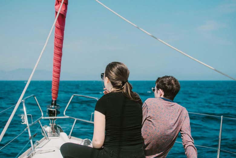 Disfrutando del paseo en velero