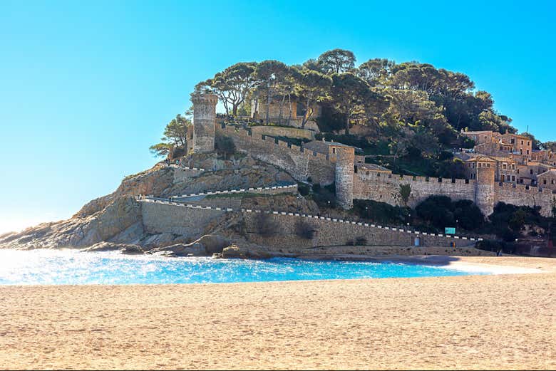 Playa Grande e fortaleza de Tossa de Mar