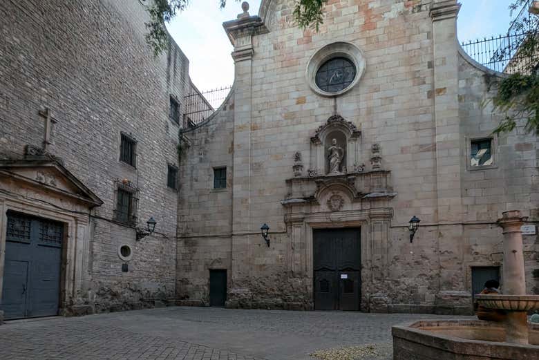 Explore the Plaza de San Felipe Neri