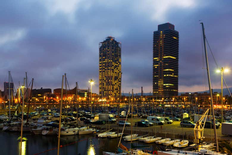 Port de Barcelone au coucher de soleil