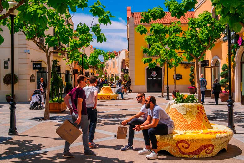 Tour de compras a La Roca Village desde Barcelona