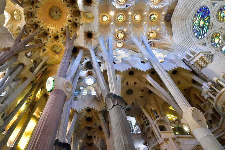 Interior de la Baílica de la Sagrada Familia