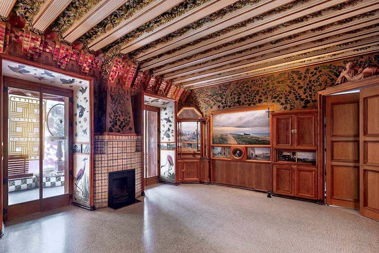 Pièce avec cheminée de la Casa Vicens