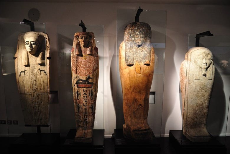 Sarcófagos en el Museo Egipcio de Barcelona