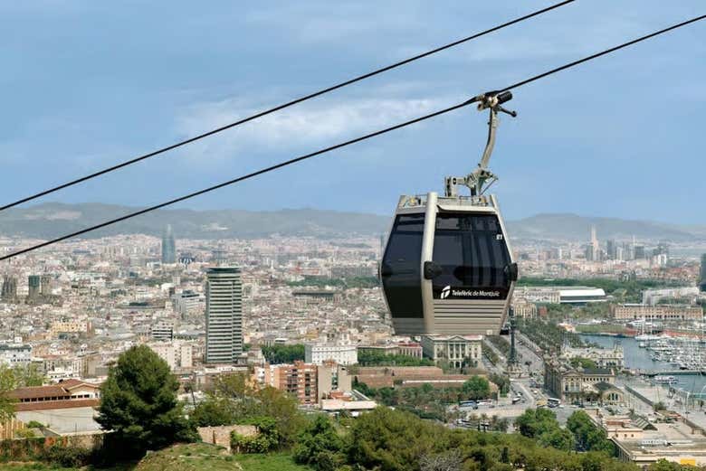 Hop on the cable car of Montjüic