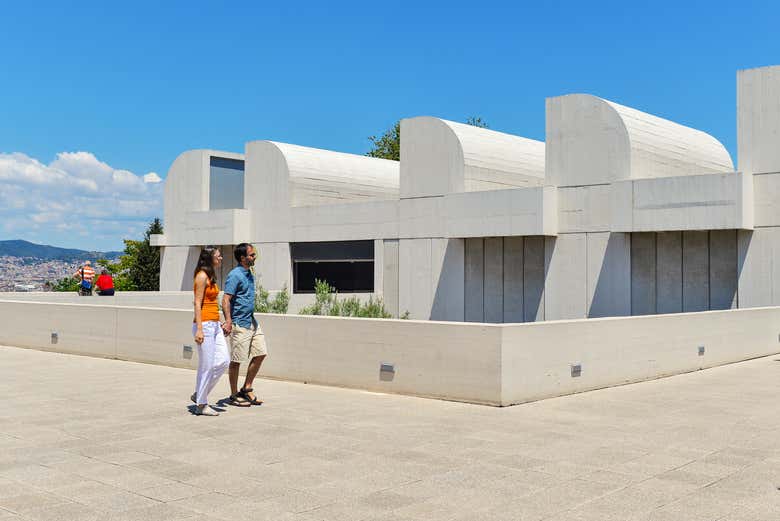Passeando pelo terraço da Fundació Joan Miró