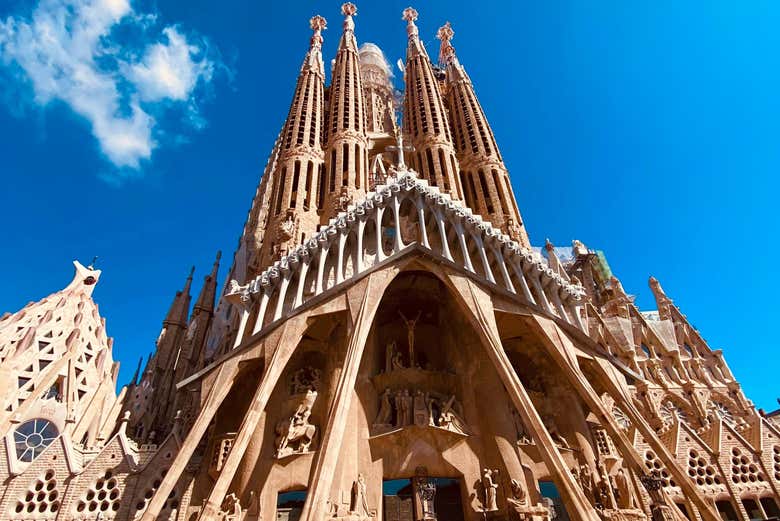 Ammirando le torri della Sagrada Familia