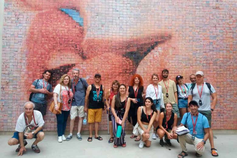 El mundo nace en cada beso, es un fotomosaico realizado en 2014