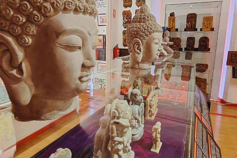 Sculptures hindouistes à connotation érotique