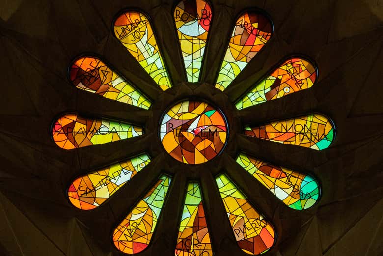 Una de las vidrieras de la Sagrada Familia