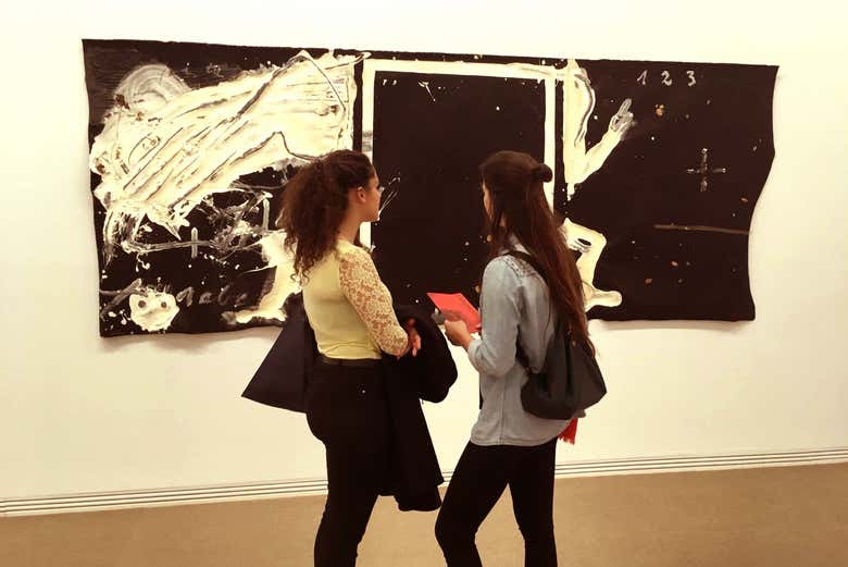 Contemplando parte de la colección