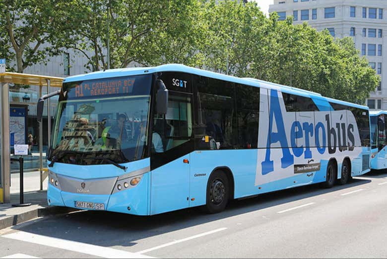 Aerobus prêt à partir pour l'aéroport