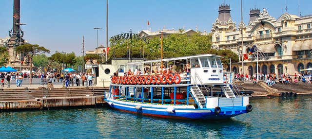 Paseo en Las Golondrinas por el puerto de Barcelona